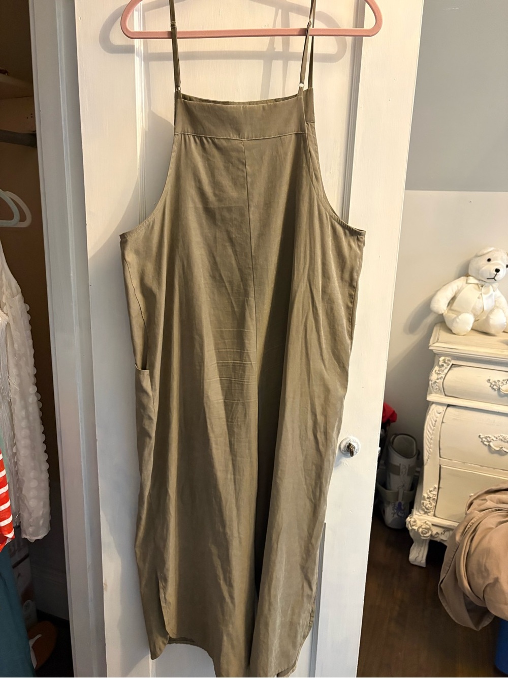 Sleeveless Olive Green Wide-Leg Jumpsuit with Pockets